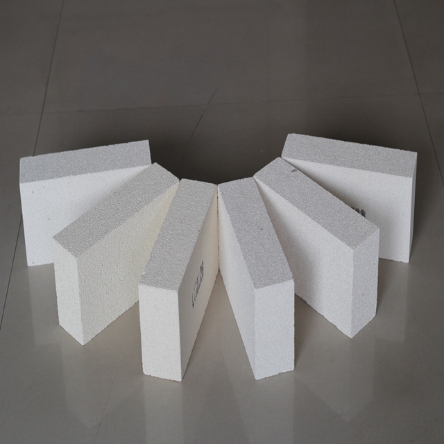 What are the physical characteristics of insulating fire brick?