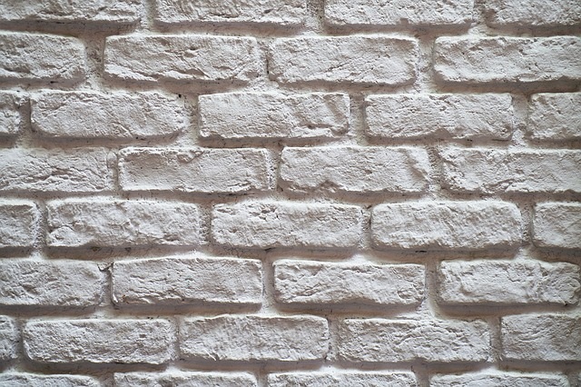 What's the difference between insulating fire brick and regular brick?